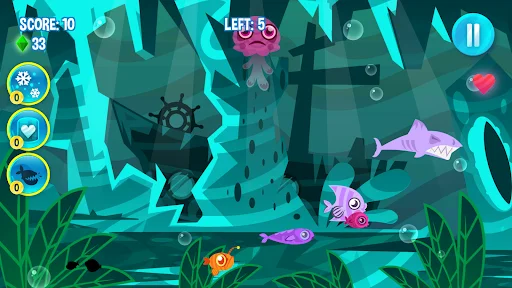 Dark underwater level showing enemy countdown, predator fish, various sea creatures, pause button, and power-up icons